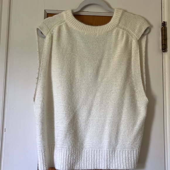 White oversized vest. Women’s Small - Picture 3 of 4